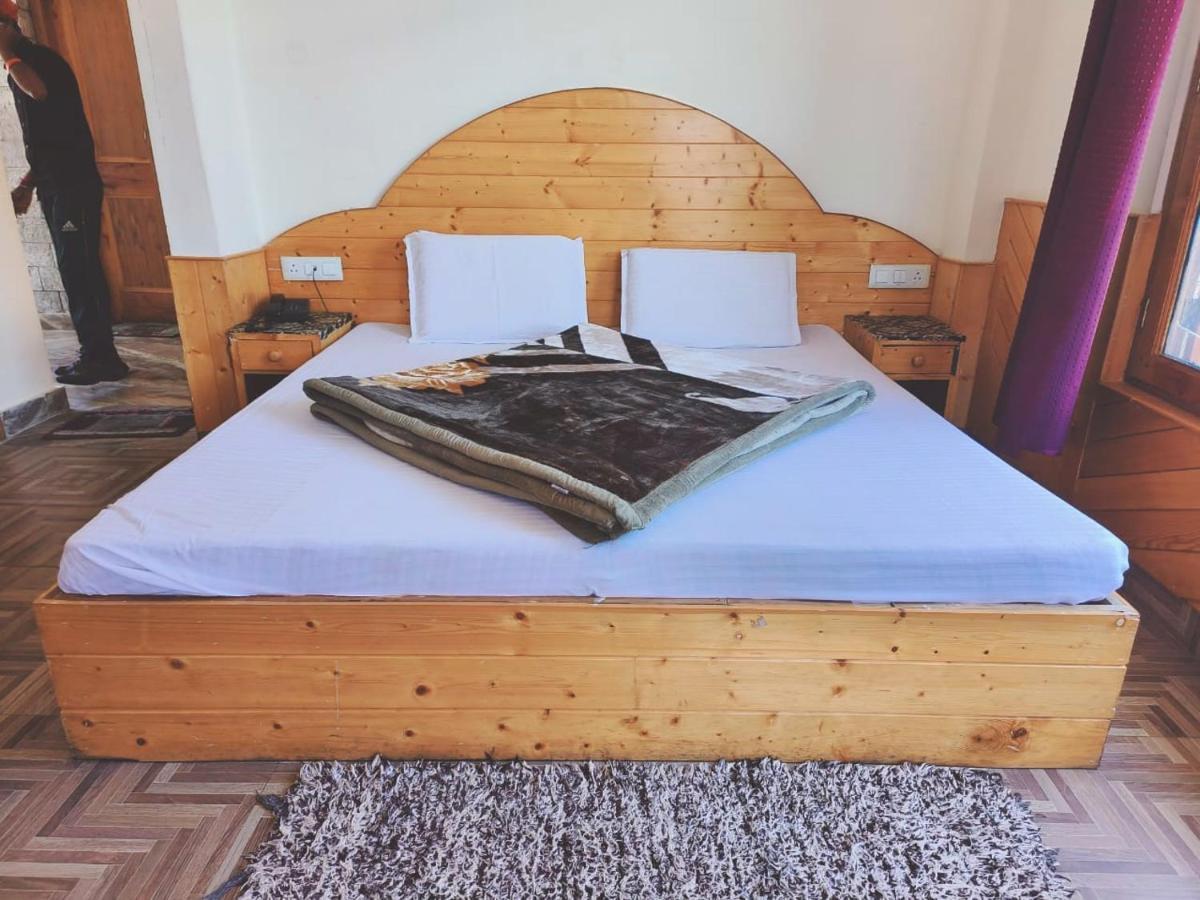 Hotel Hadimba Regency ! Free 4 Wheeler Parking ! Mountain View Rooms ! Near Mall Road Manali מראה חיצוני תמונה
