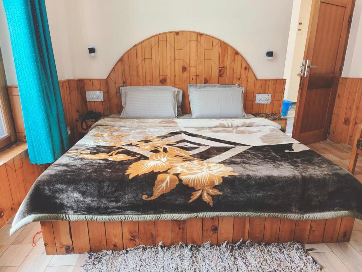 Hotel Hadimba Regency ! Free 4 Wheeler Parking ! Mountain View Rooms ! Near Mall Road Manali מראה חיצוני תמונה