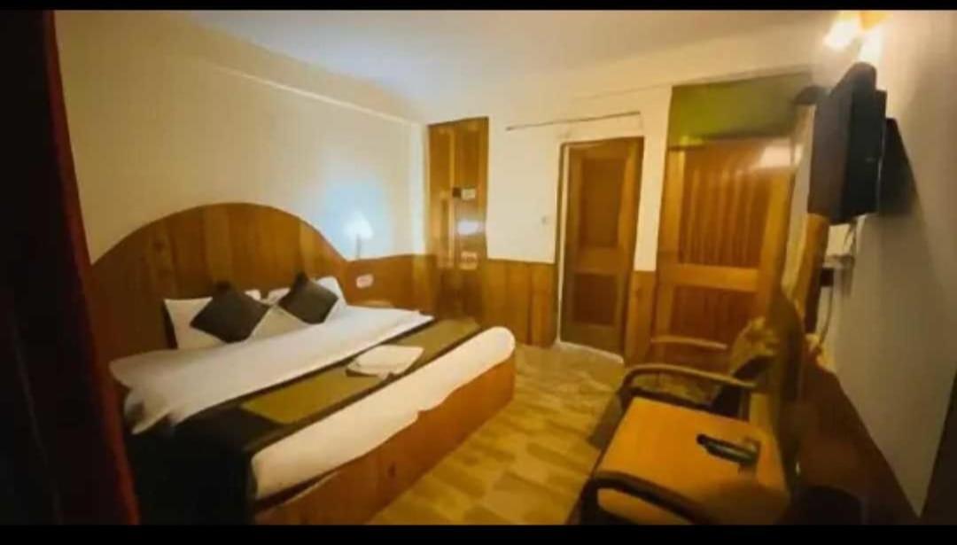 Hotel Hadimba Regency ! Free 4 Wheeler Parking ! Mountain View Rooms ! Near Mall Road Manali מראה חיצוני תמונה