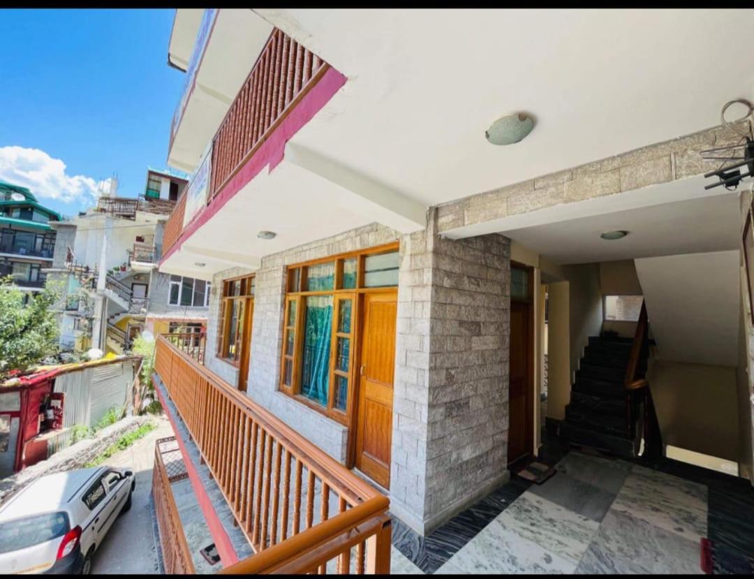 Hotel Hadimba Regency ! Free 4 Wheeler Parking ! Mountain View Rooms ! Near Mall Road Manali מראה חיצוני תמונה