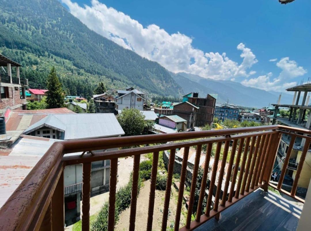Hotel Hadimba Regency ! Free 4 Wheeler Parking ! Mountain View Rooms ! Near Mall Road Manali מראה חיצוני תמונה