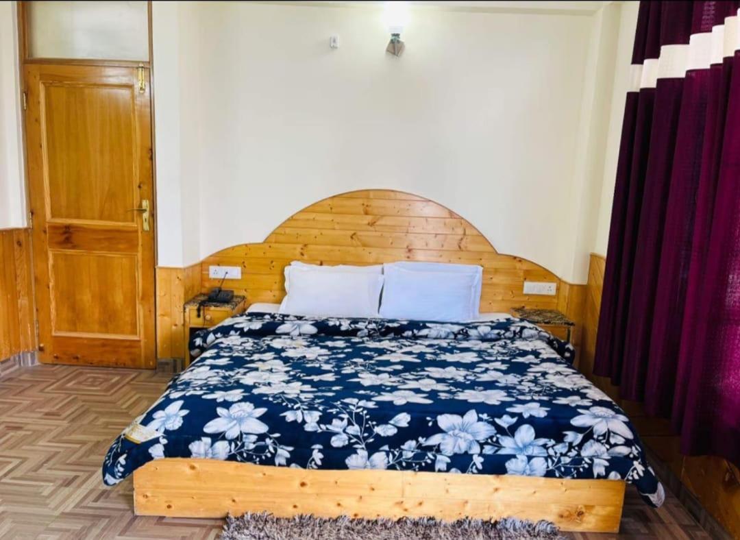 Hotel Hadimba Regency ! Free 4 Wheeler Parking ! Mountain View Rooms ! Near Mall Road Manali מראה חיצוני תמונה